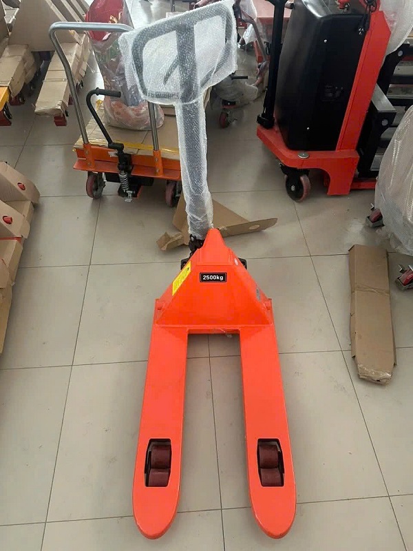 xe-nang-tay-sieu-ngan